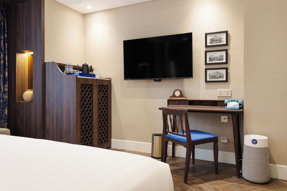 ASHLEY NEWAIR Menteng with Air Purifier