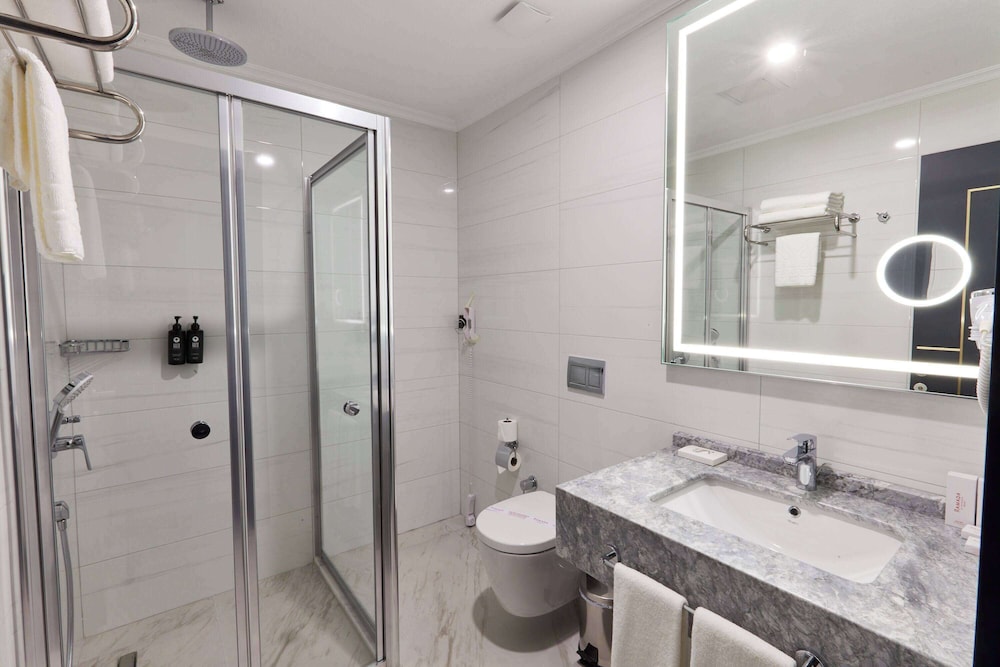 Ramada by Wyndham İstanbul Ümraniye - Image 27