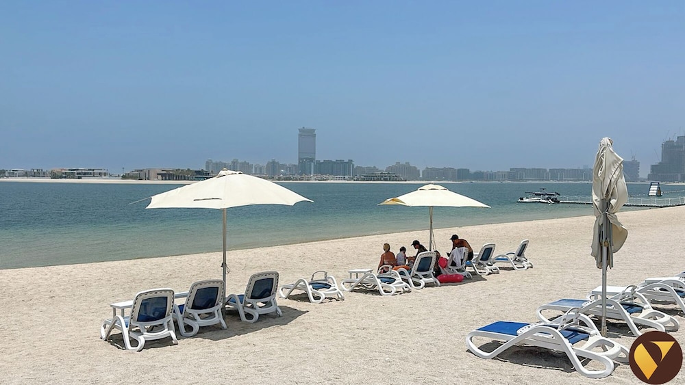 Grandeur Private Beach Walk to Mall