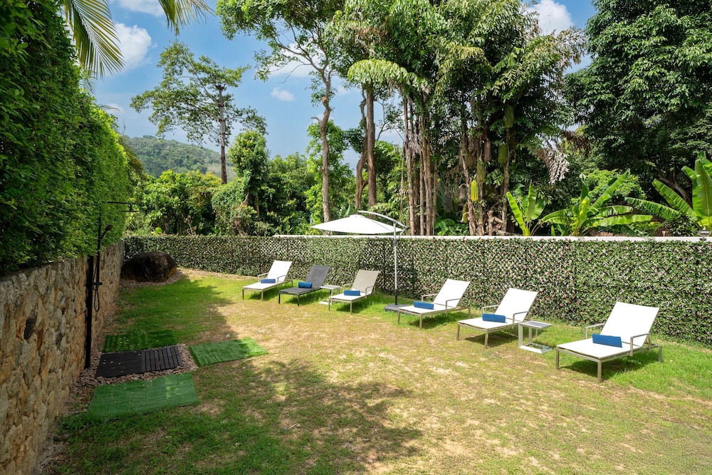 NaiHarn Private Oxavia Garden Bungalows