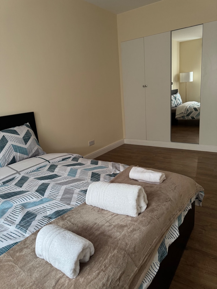 Close Central London 2 bed Flat Sleeps 4