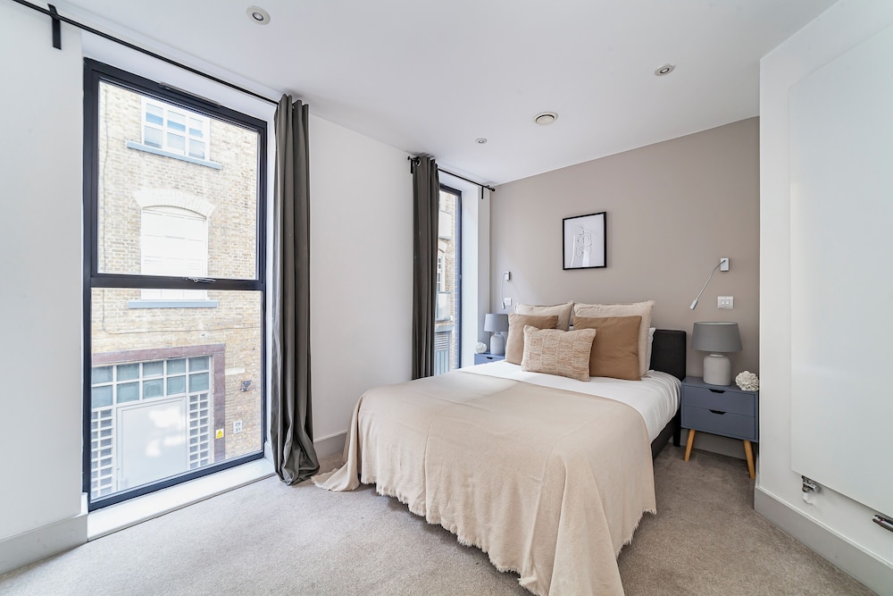 The Old Street Luxury Flat into 3 Bed Apartment in Old Street