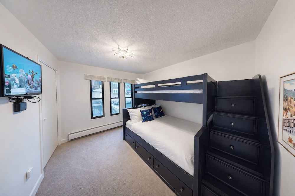 Freshly Updated Condo, Across The Street From The Resort Edel O 2 Bedroom Apts