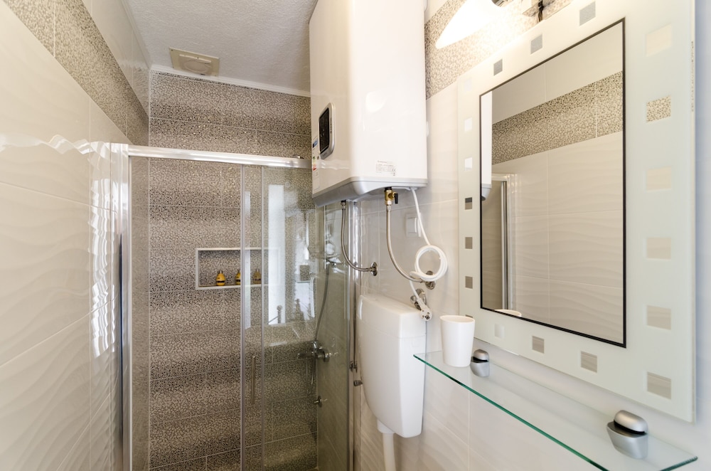 Guest House White Wave