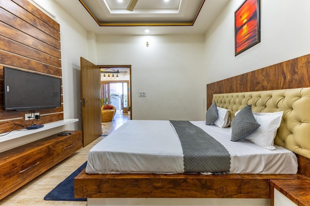 A radiant villa on the Ganges