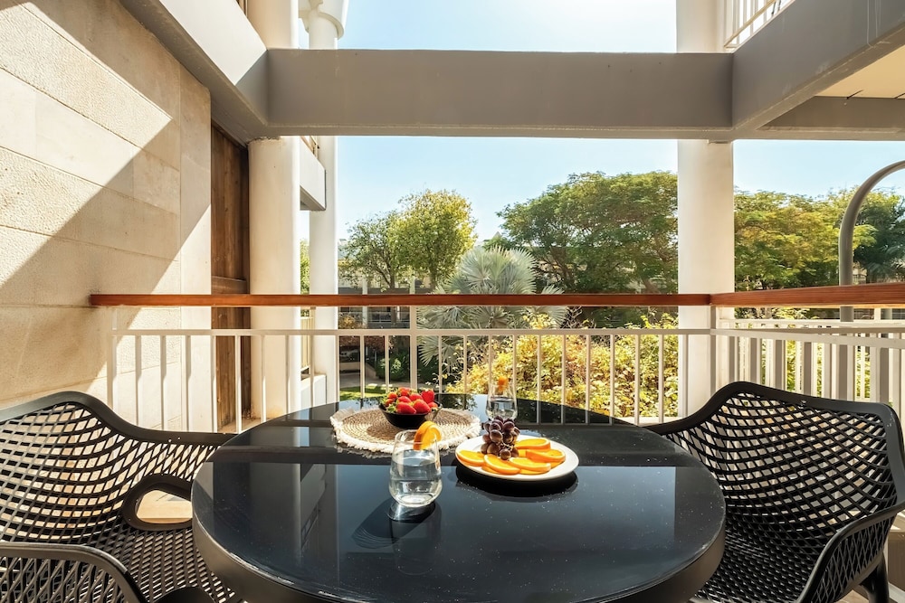 Royal Park Apt Resort by Sea N Rent