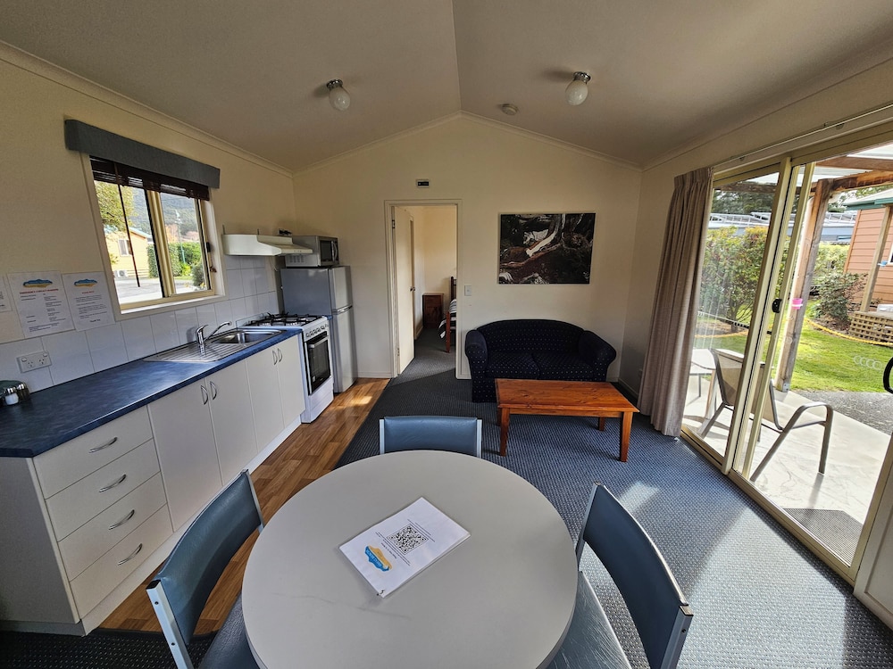 Snug Beach Cabin And Caravan Park