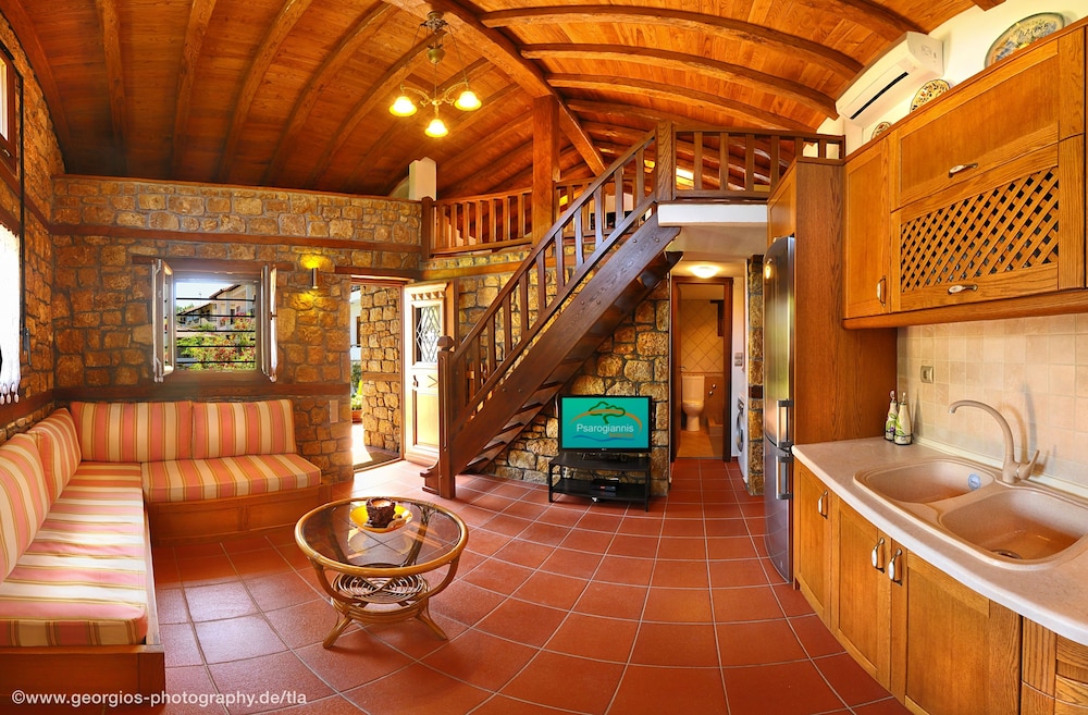 Kamares House Apartments & Studios