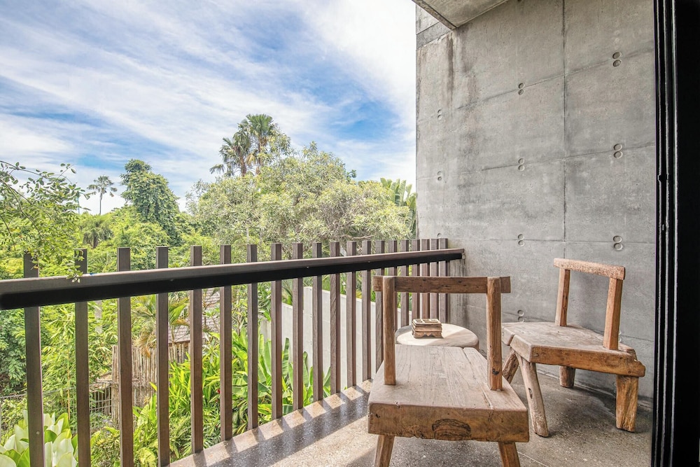 Modern 2BR Villa Enclosed Living Heart of Canggu