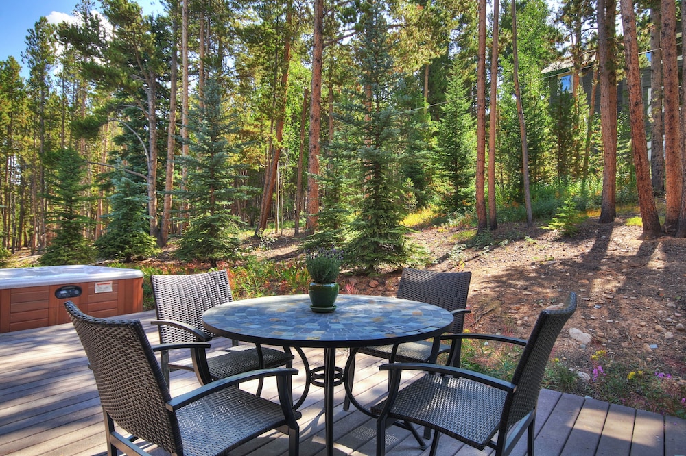 Timber Heights Lodge 3 Bedroom Home by RedAwning