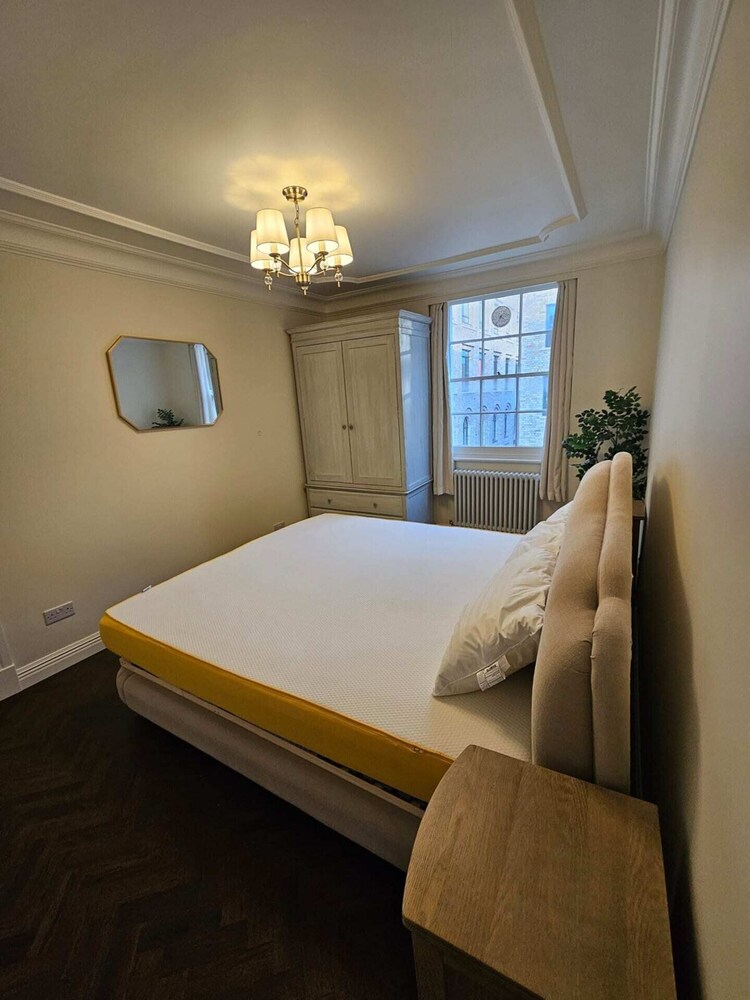 Elegant 3BD Flat Heart of London, Marylebone!