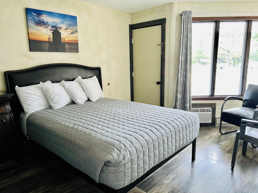 Silver Sands Hotel & Resort