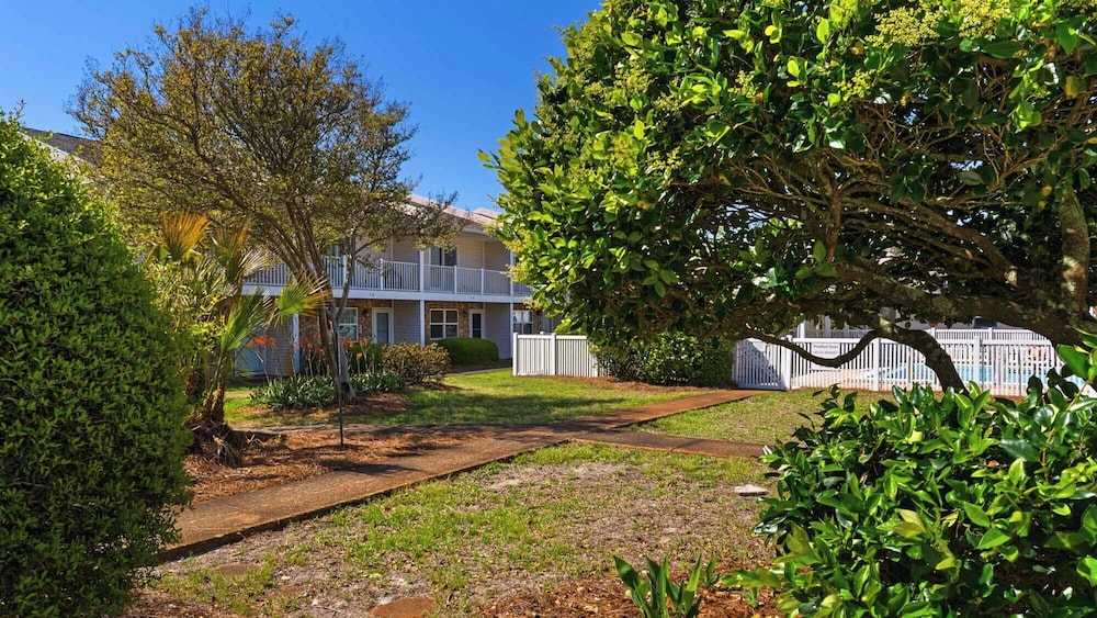 Beachside Retreat With Pools & Local Dining + Free Attraction Tickets!