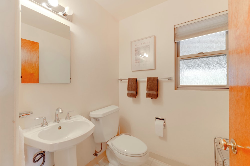 Near Eats & Wineries: Paso Robles Home w/ Patio!