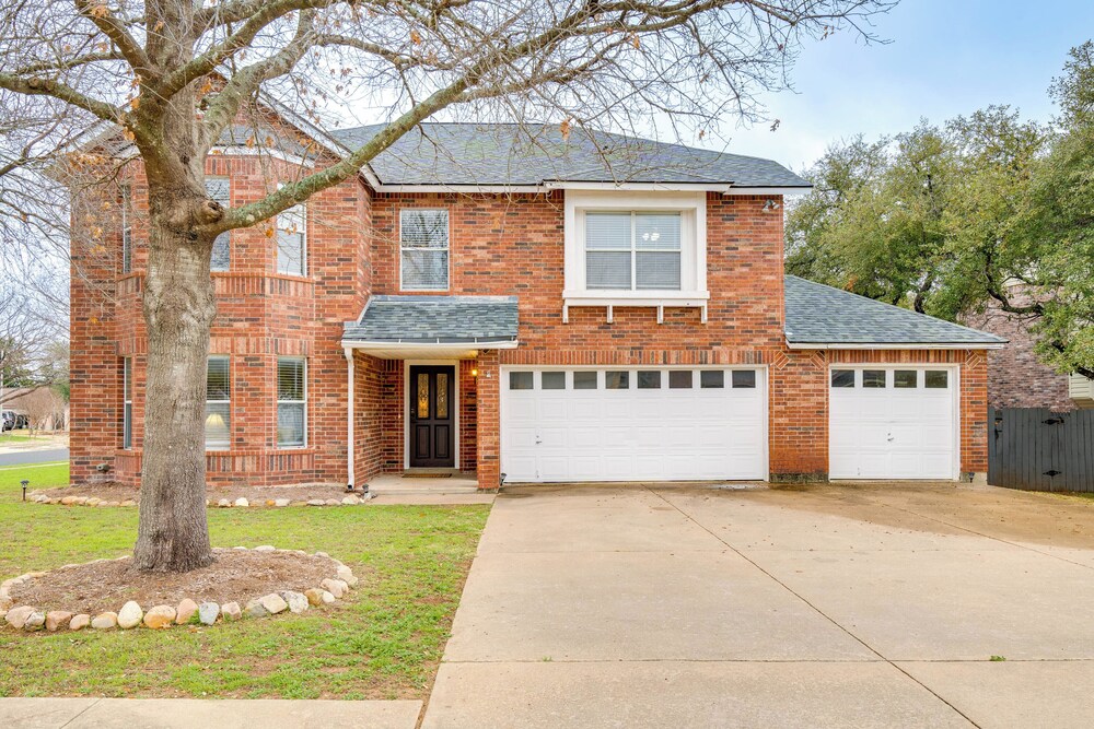 6 Mi to Lake Travis: Spacious Cedar Park Home!