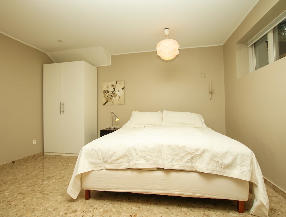 Large Modern Family House view 5