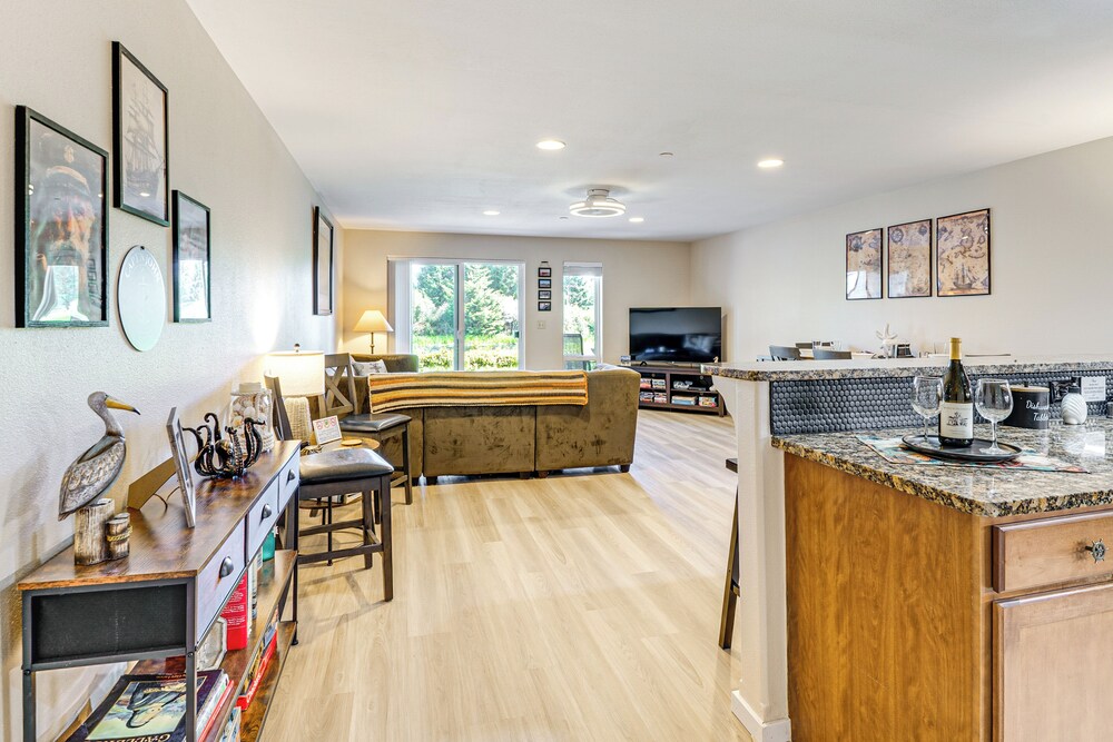 23-mile Canal On-site: Condo in Ocean Shores!