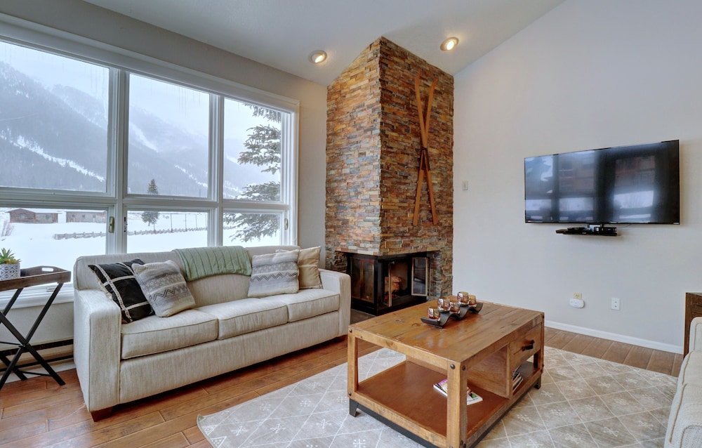 Private Mountain Town home Pet Friendly with Great Views - WD12 by Redawning