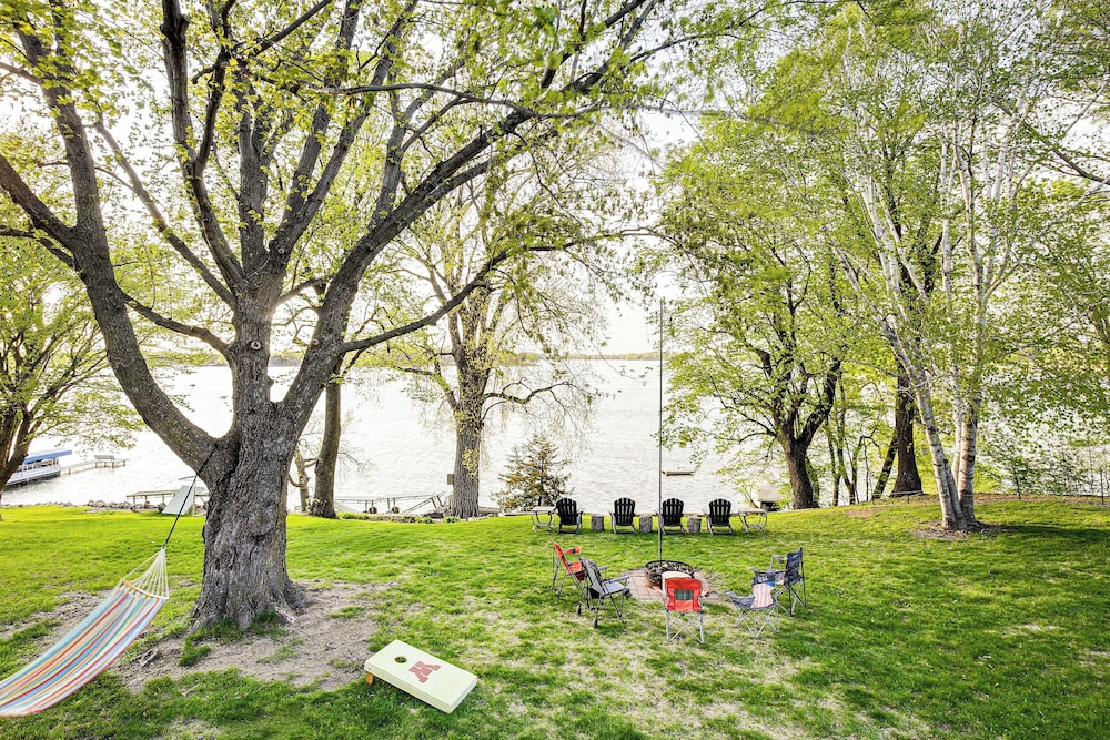Scenic Home w/ Lake Washington Access & Fire Pit