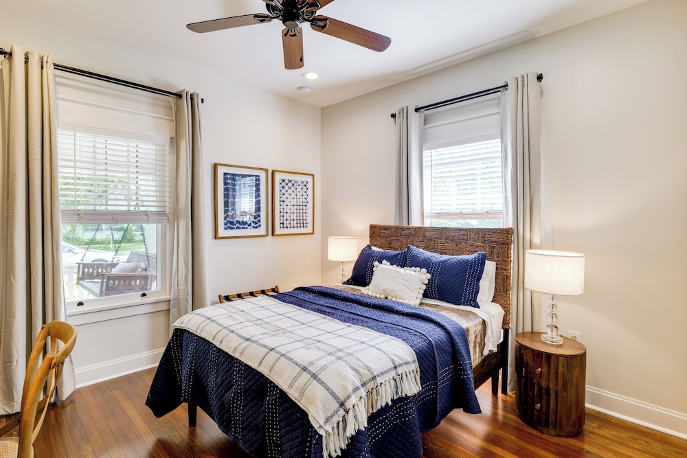 Renovated, Stylish Retreat w/ Patio in Lakeland!