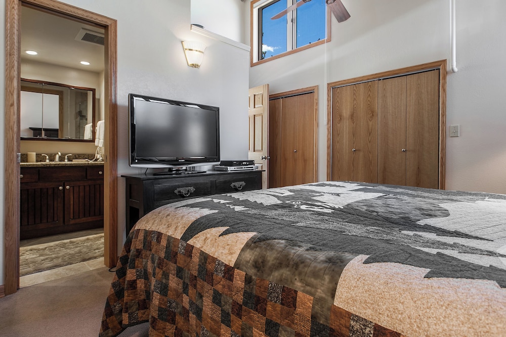Snowmass Mountain by Snowmass Vacations