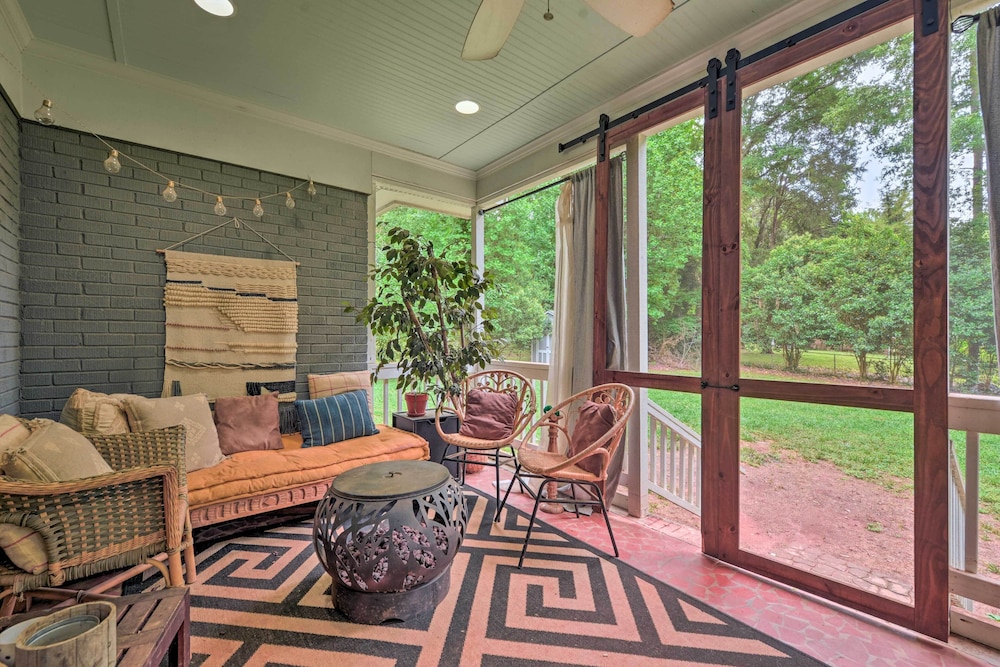 Charming Charlotte Cottage on a Half Acre!