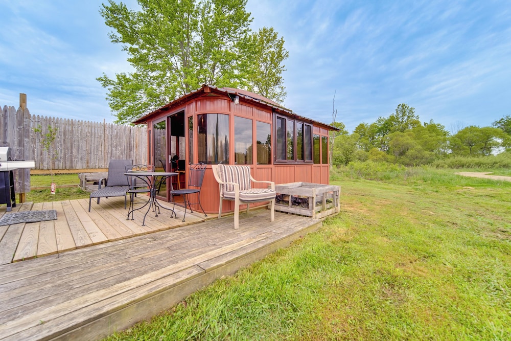 Dog-friendly Cabin Near Pymatuning Lake!