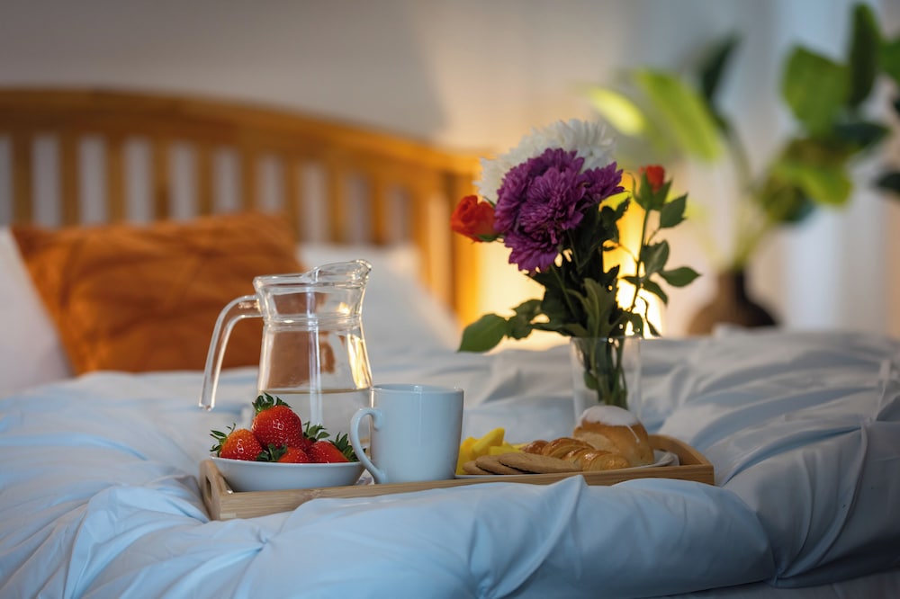 Norwich - House - Sleeps 7 - Parking - Garden