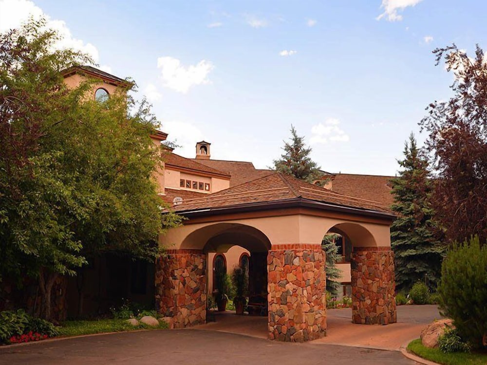 Edwards Vacations - Arrowhead Village Condo - 104 Seasons Lodge - Property Image 2