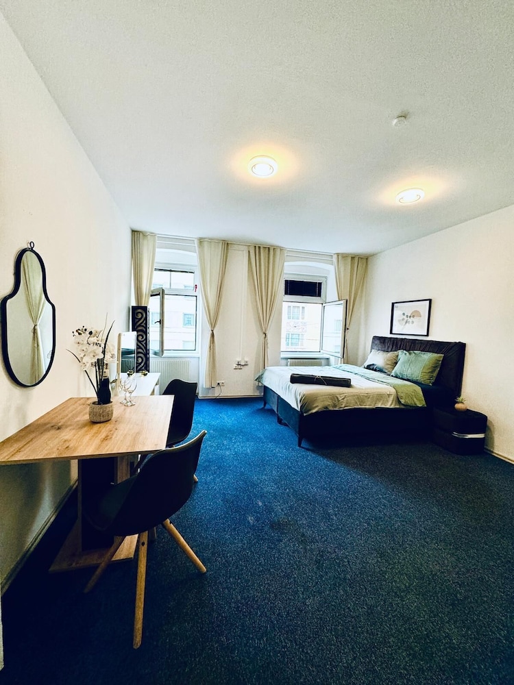 Spacious 7BR Apartment Prime Location