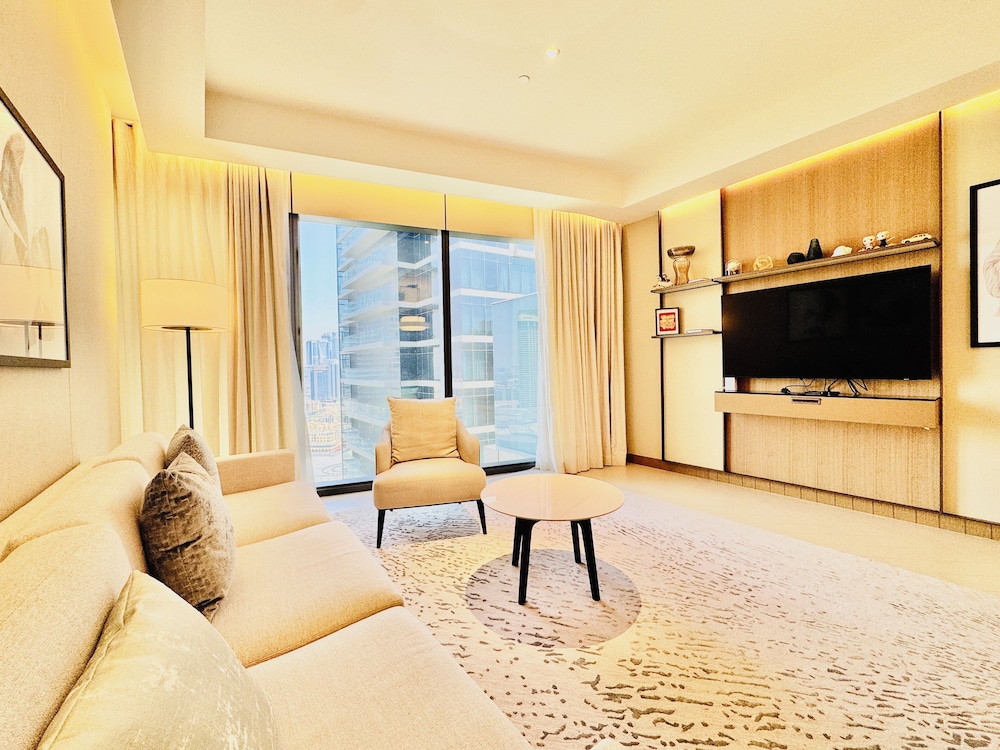 Venduras Skyline 3BR at Address Opera