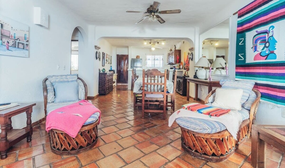 Ocean View 2Br Condo-balcony-beach-pool - 604