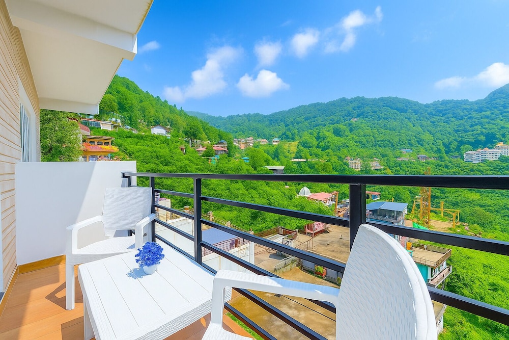 Hotel Shiva Lake - Near Mussoorie Lake