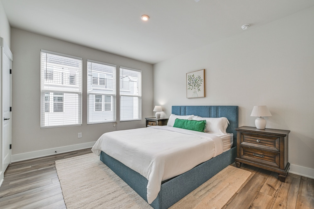 Walk to Music Factory: Townhome w/ Rooftop Deck!