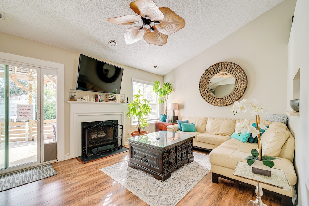 Pet-friendly Home w/ Private Hot Tub in Wilmington