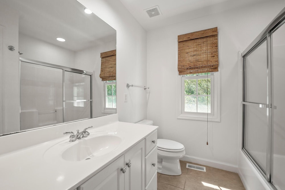 723 Seahorse Road - Newly Renovated, 5-bedroom Oceanside Home
