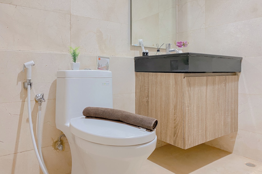 Spacious And Comfy 1Br At L'Avenue Pancoran Apartment