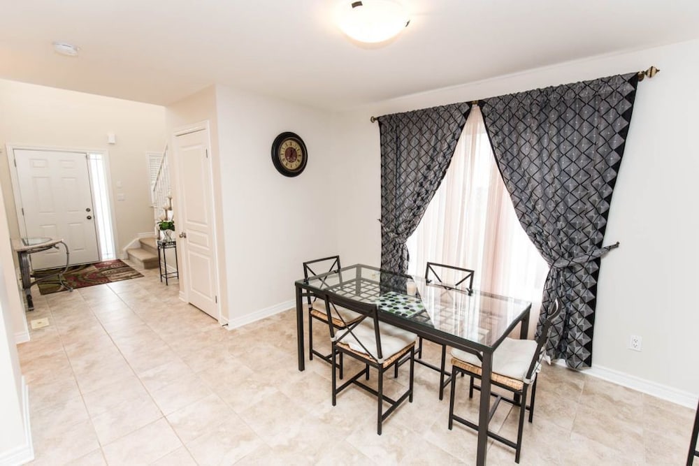 Fallsview Family Home - Image 5