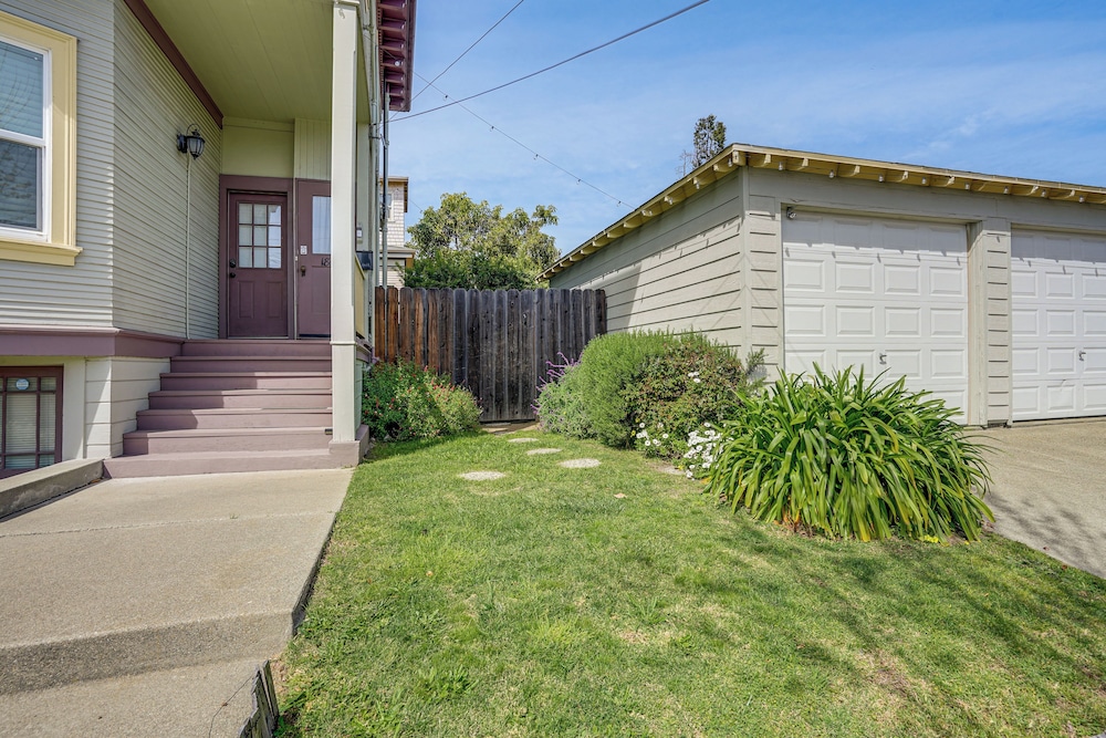 8 Mi to Bay Bridge: Couple's Getaway w/ Mtn Views!