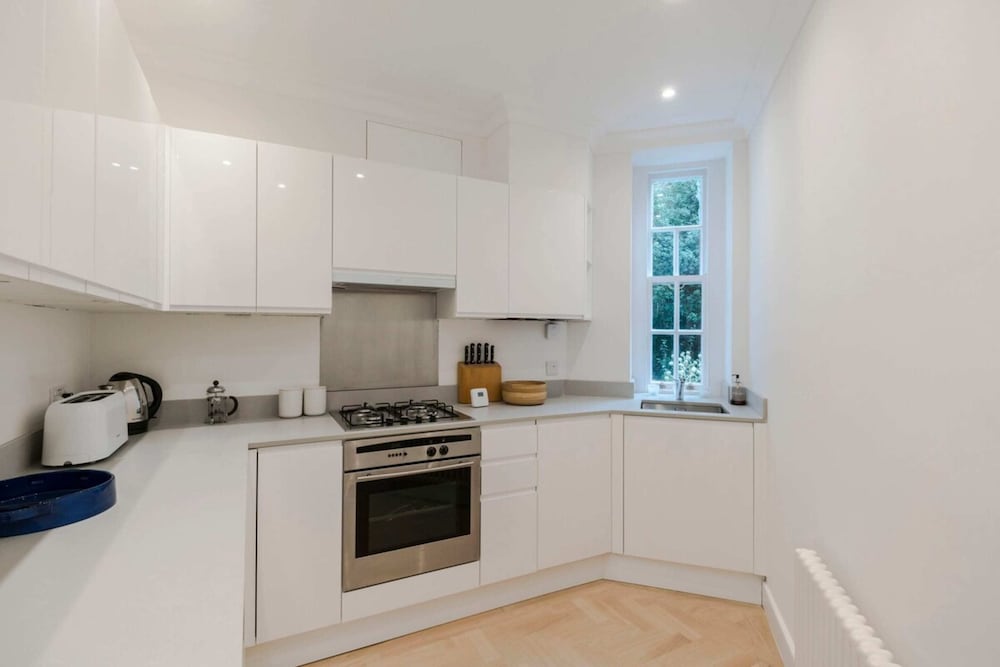 Bright and Leafy 1 Bedroom Flat in the Heart of Chelsea