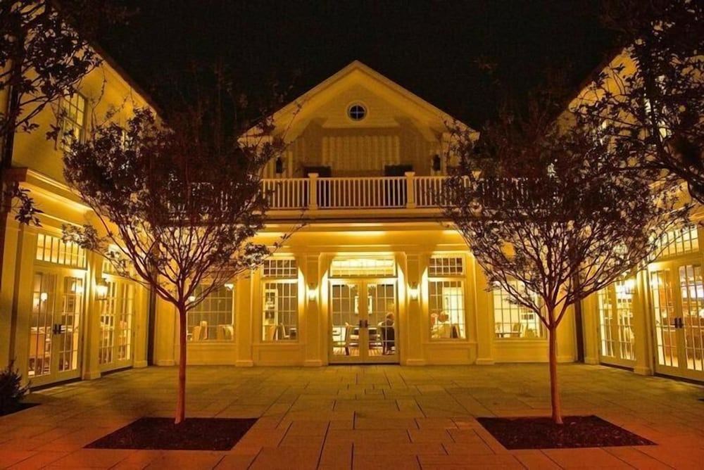 The Quogue Club at Hallock House