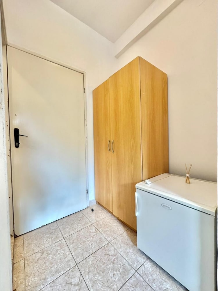 B&M Holiday Rooms