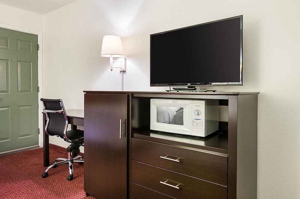 Liberal Vacations - Rodeway Inn - Property Image 19