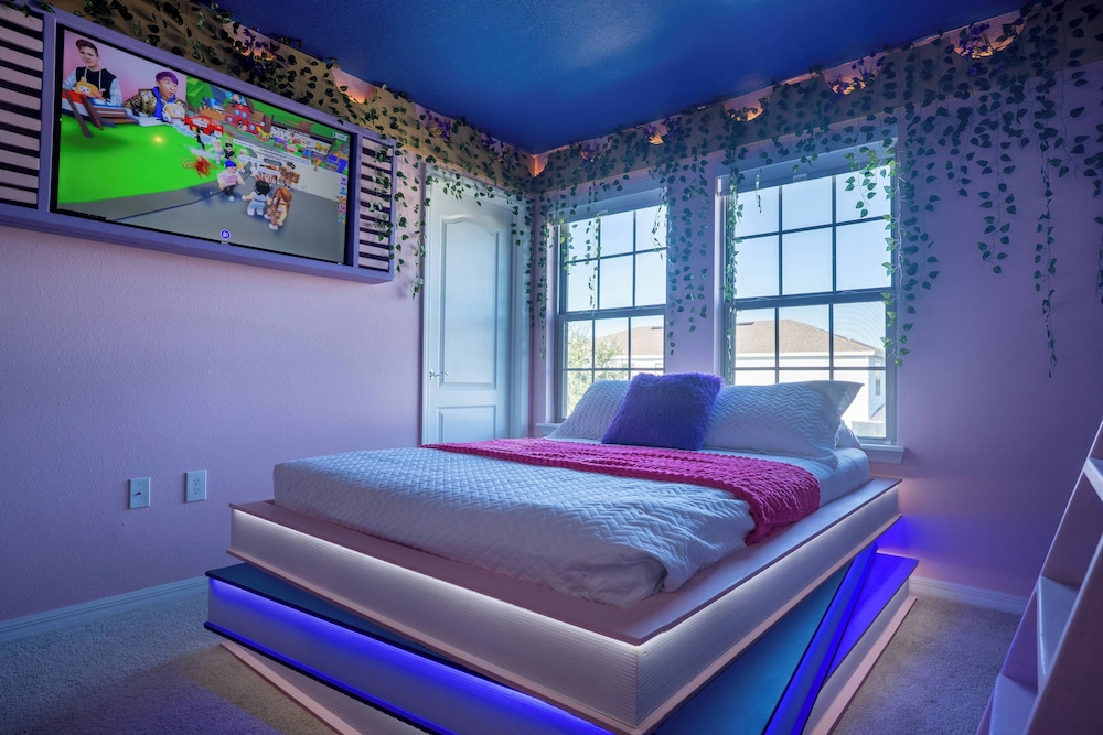 Luxury Home With Pool Game Room Cinema
