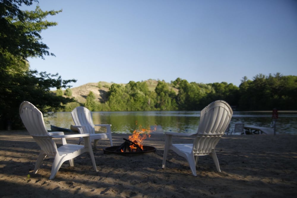 Goshorn Lake Cottages