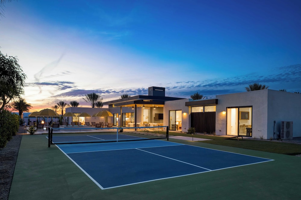 Sleeps 34 2 Villas, Pool, Pickleball + Bocce Polo Villas Elara by Avantstay