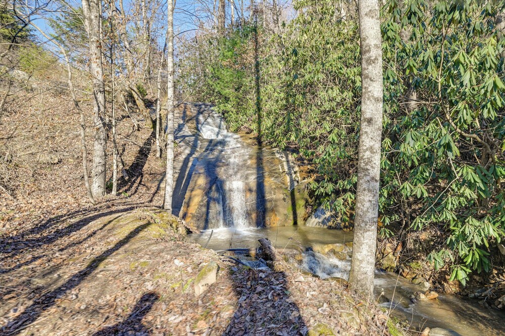 Remote Home w/ Deck & Grill in Scenic Tuckasegee!