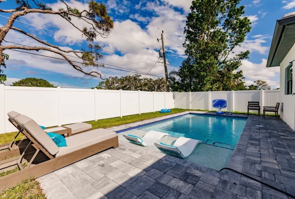Exquisite Vanderbilt Beach Luxury Getaway