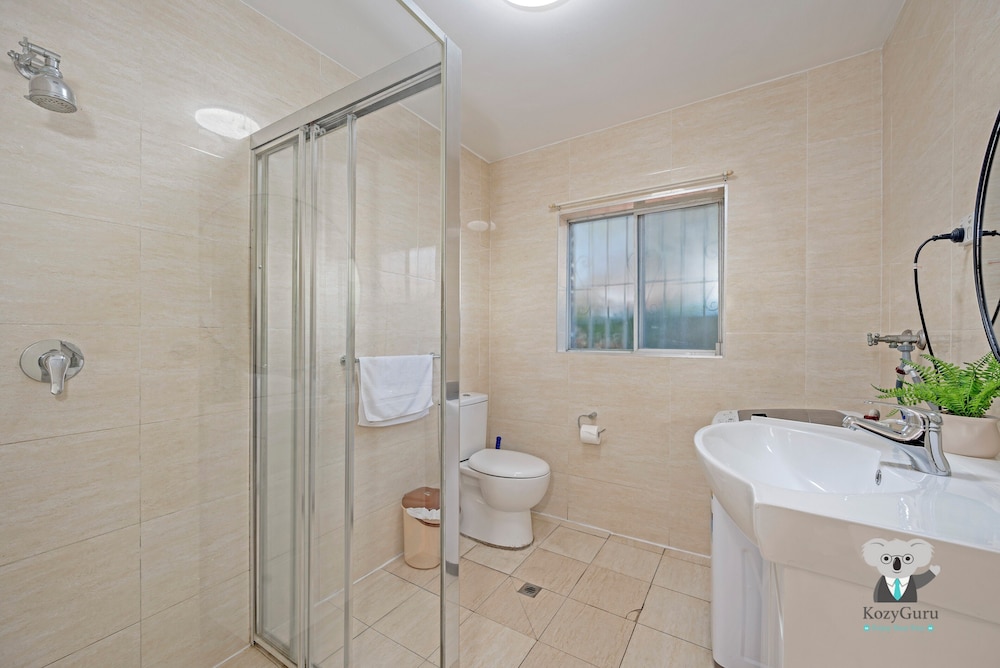 Kozyguru | Ashfield | Cozy 4 Bedroom House