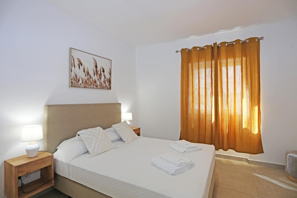 B88 - Mendon a Street Apartment